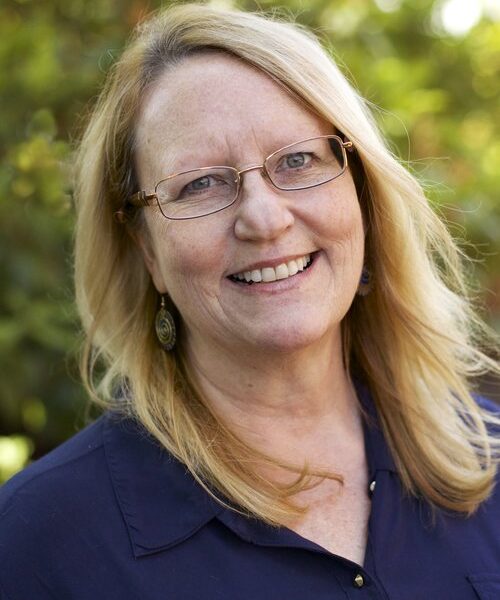 10216 Linda Simmons Headshot