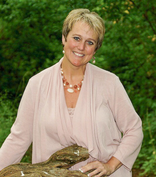 30176 Elizabeth Anderson Headshot