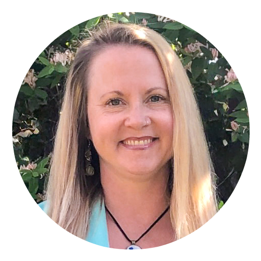 Julie Spada -Headshot