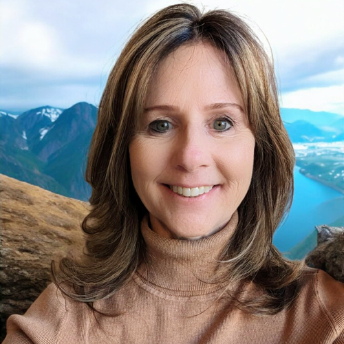 12273 Shannon Manuszewski Headshot edited