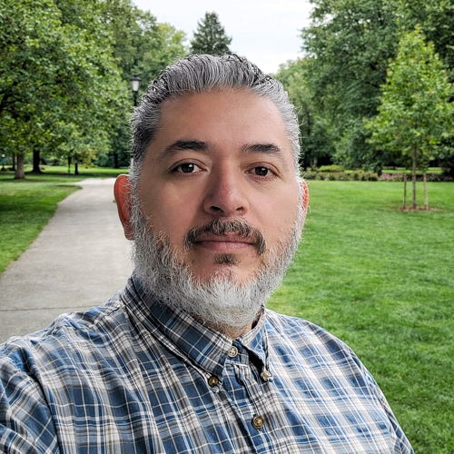 10427 Mauricio Perez Headshot Edited