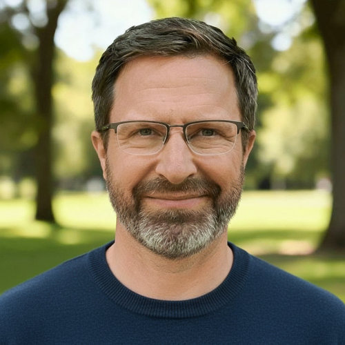 12510 Evan Vandarwarka Headshot Edited