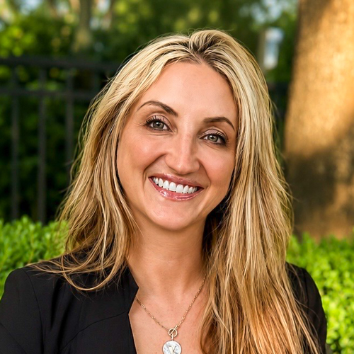 70075 Vanessa Andrew Headshot